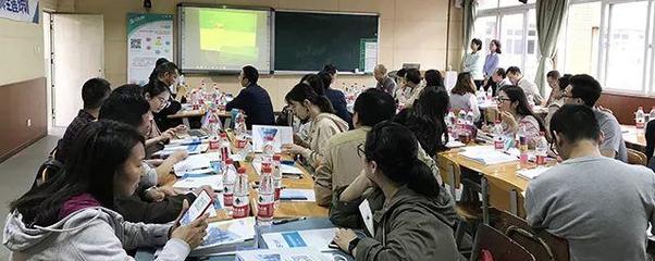 升华教育情怀，启航生涯梦想——成都市中学教师生涯培训与教育咨询活动