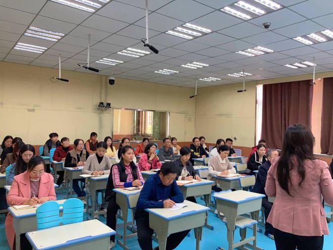 新时代呼唤“心”教育 劝学里小学开展教师心理健康教育专题培训